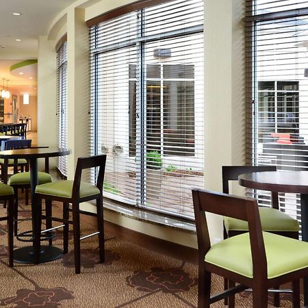 Hilton Garden Inn Greensboro Airport Exterior foto